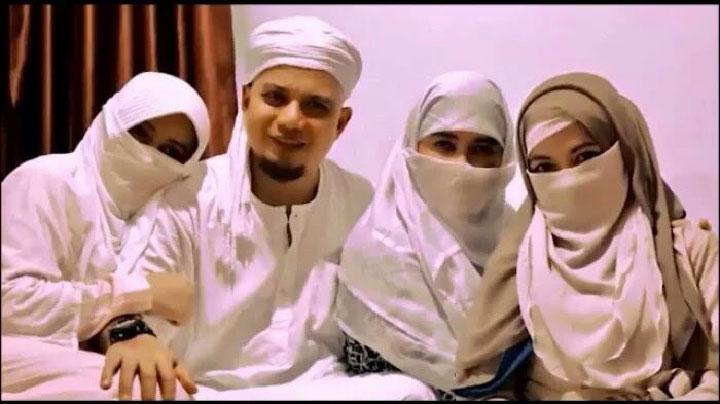 Istri-istri Mendiang Ustaz Arifin Ilham Tak Akur?