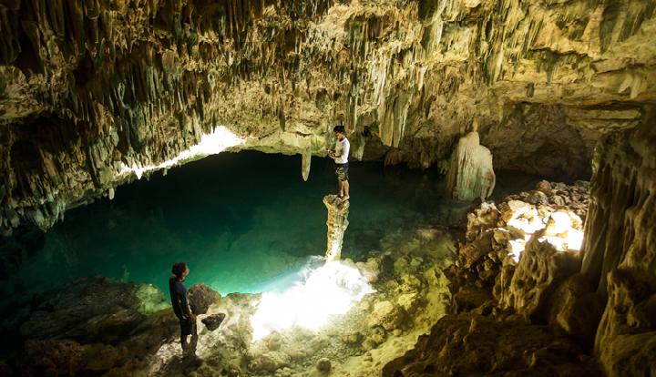 Wisata Gua Rangko di Labuan Bajo, Sensasi Berenang di Kolam Air Asin dalam Gua
