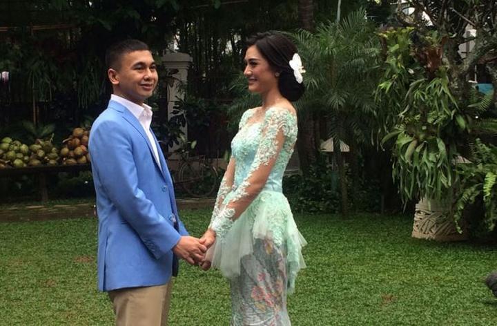 Raditya Dika Resmi Melamar Kekasih 