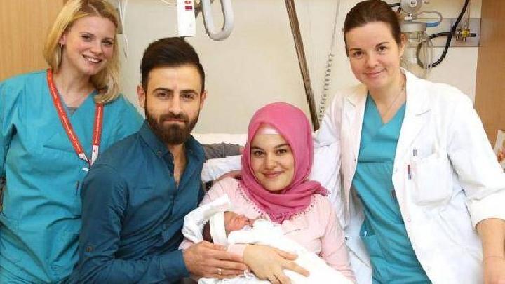 Cara Presiden Austria Redam Komentar Anti-Islam atas Bayi Ini