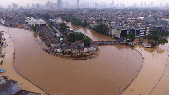 Banjir di Bulan April, Kampung Melayu Terendam Dua Hari