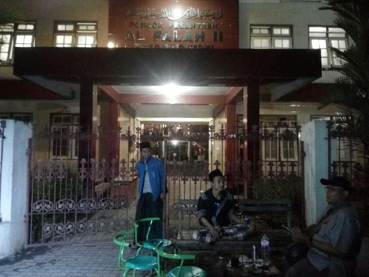 Sebar Hoax Orang Gila Bakar Pesantren, Guru Honor Jadi Tersangka