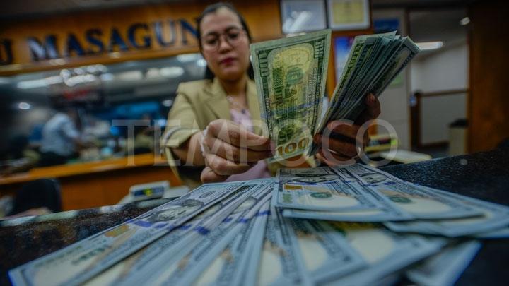 Awal Perdagangan, Rupiah Dibuka Tembus Rp14.004