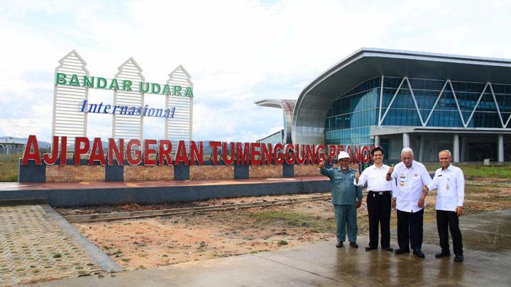 Resmikan Bandara APT Pranoto, Jokowi Beri PR Menteri Perhubungan