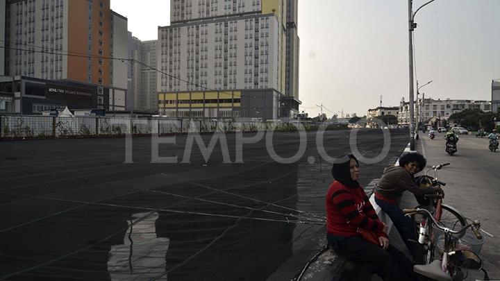 Jaring Tak Efektif, Bau Kali Item Sampai ke Lobi Wisma Atlet