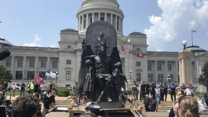 Pemuja Setan Satanic Temple Tuntut Patung Baphomet Berdiri di AS