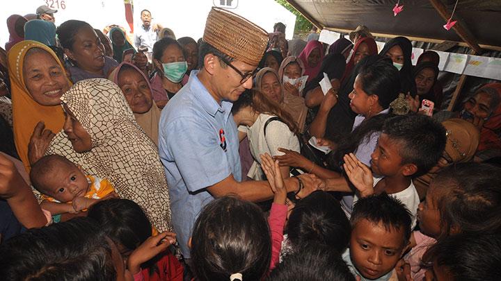 Sandiaga Uno Beli Gula Jawa Rp 100 Ribu, Pedagang: Kembali Pak?