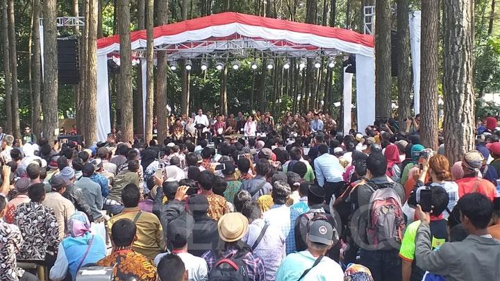 Jokowi Bagikan 42 Sertifikat Hutan Sosial untuk 8.941 KK Cianjur
