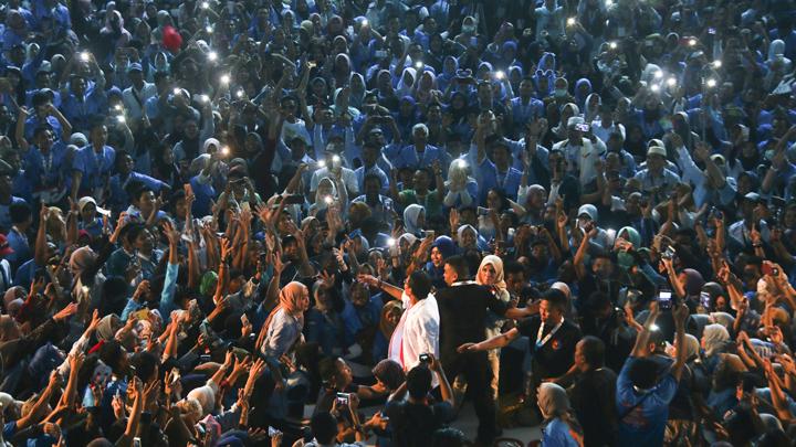 Meriahnya Para Milenial Sambut Kehadiran Sandiaga Uno di Lombok