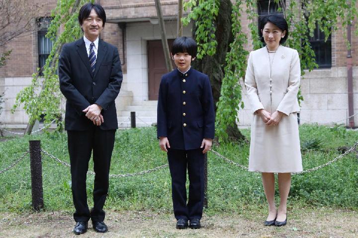 dua-pisau-dapur-ditemukan-di-ruang-kelas-cucu-kaisar-akihito