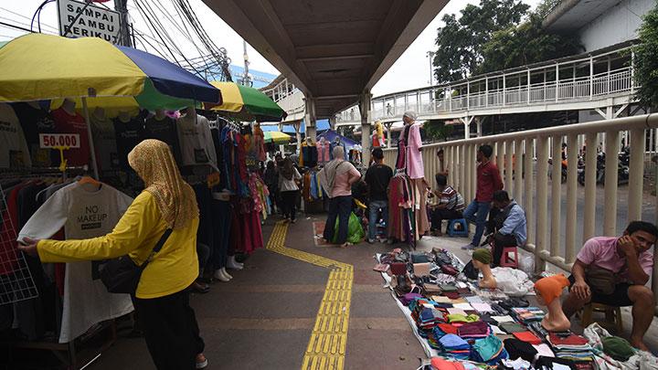 Penempatan PKL di Trotoar, DKI: Untuk Menarik Minat Pejalan Kaki 
