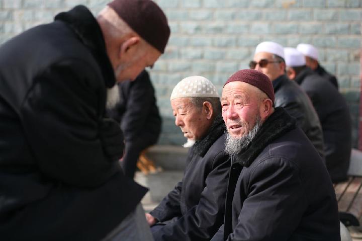 Kenapa Pemerintah Cina Lebih Ramah ke Muslim Hui daripada Uighur?