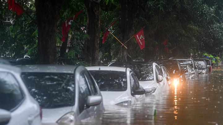 mobil-ketua-mpr-terendam-anies-sebut-kemang-tak-banjir