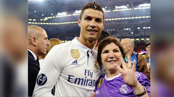 Kedekatan Bintang Juventus Cristiano Ronaldo dan Ibunya Dolores