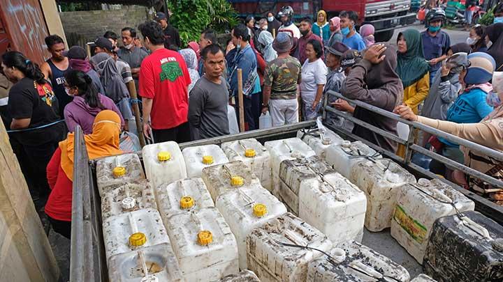 Hasto PDIP Sarankan Masyarakat Bikin Minyak Sendiri dari Santan Kelapa