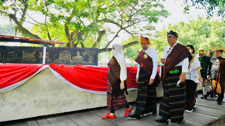 jokowi-nonton-pacuan-di-sumba-timur-kuda-putih-jadi-perhatian
