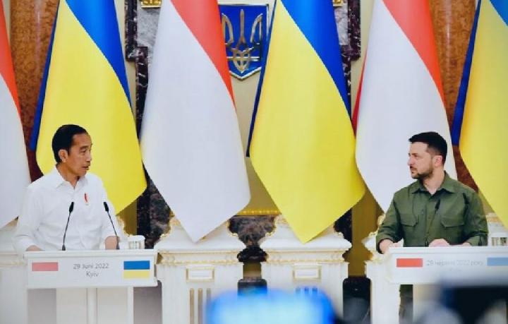 Ukraina Bantah Zelensky Titip Pesan ke Putin Melalui Jokowi