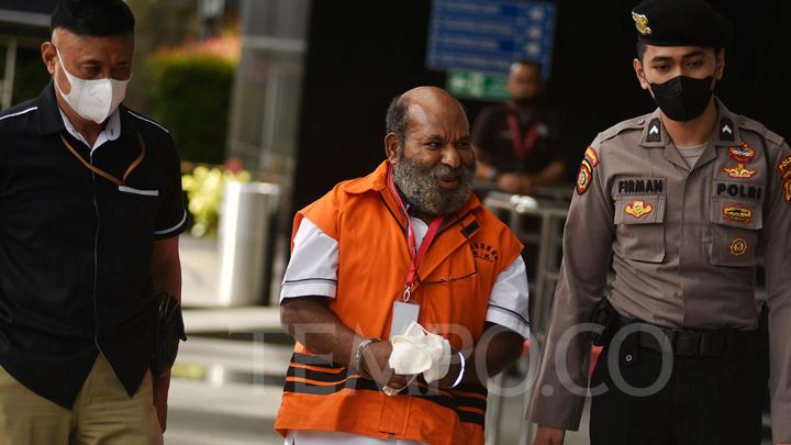 lukas-enembe-surati-dewas-untuk-tegur-kpk-karena-menunda-sidang-praperadilan