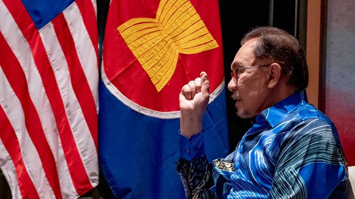 Sengketa Penggunaan Kata 'Allah' di Malaysia: Raja Khawatir, Anwar Ibrahim Minta