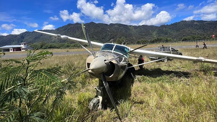 Kopasgat TNI AU Kembali Buka Bandara Bilorai yang Lumpuh Sejak 2021