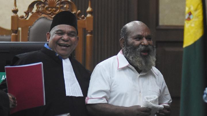 minta-lukas-enembe-dijadikan-tahanan-kota-kuasa-hukum-ginjal-kliennya-tak-berfungsi