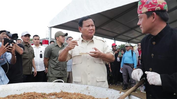 prabowo-kampanye-di-cilincing-makan-besar-hingga-berjoget
