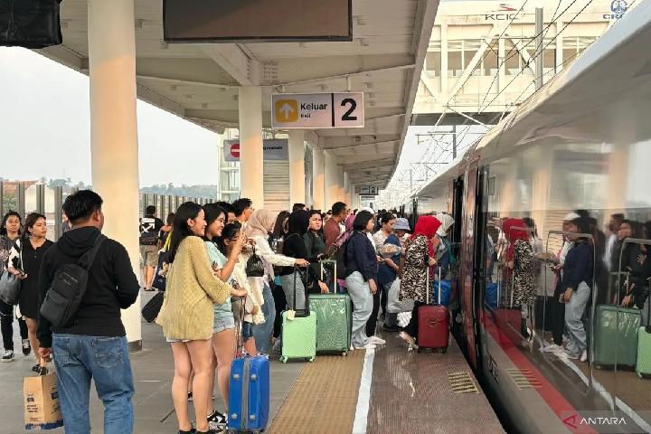 Kereta Cepat Whoosh belum Mencapai Target 31 Ribu Penumpang per Hari