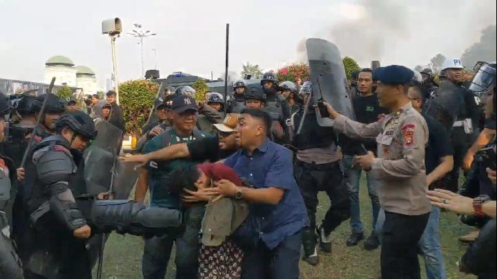 Polisi Pakai Pasal Penghinaan Presiden untuk Jerat Pendemo Kawal Putusan MK