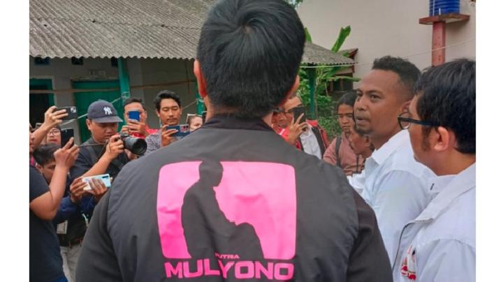 Jelang Jokowi Pensiun, Penjualan Kaos Korban Mulyono Tembus Rp 52 Juta