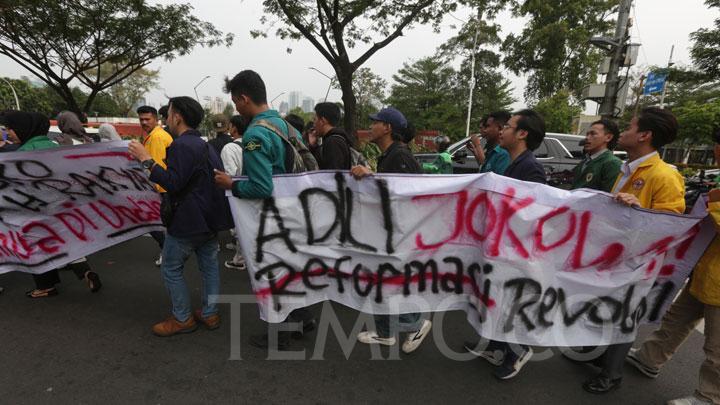 Siapa Kelompok Masyarakat yang Masih Puas dengan Kinerja Jokowi?