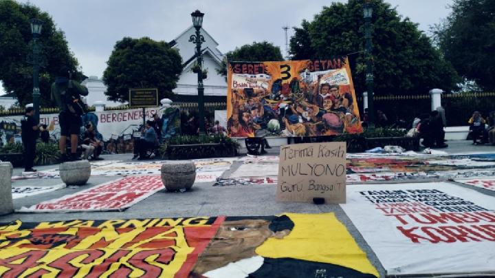 Aktivis-Mahasiswa Gelar Aksi Adili Jokowi di Yogyakarta