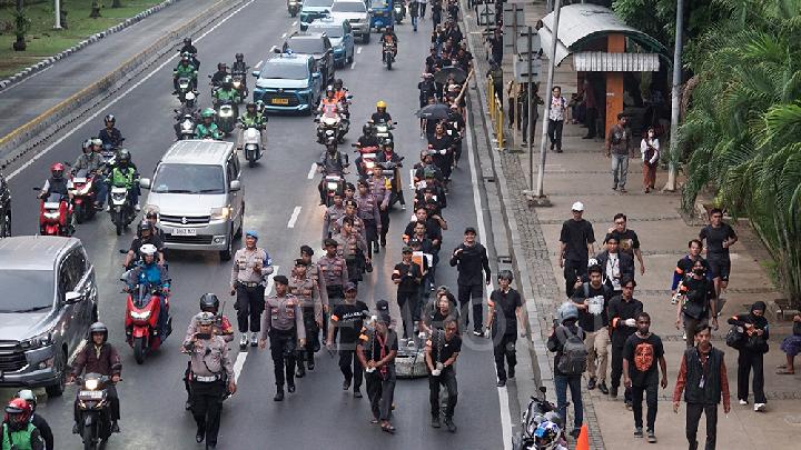 Aksi Kamisan Bandung Tentang Rezim Prabowo: Habis Gelap Terbitlah Gulita