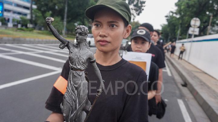 Aksi Kamisan Bandung Tentang Rezim Prabowo: Habis Gelap Terbitlah Gulita