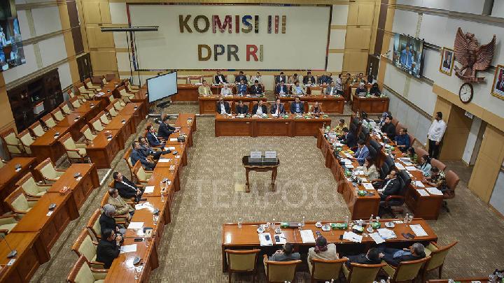 lima-pimpinan-kpk-berlatar-aparat-ahli-pidana-bukti-dpr-ingin-lemahkan-kpk
