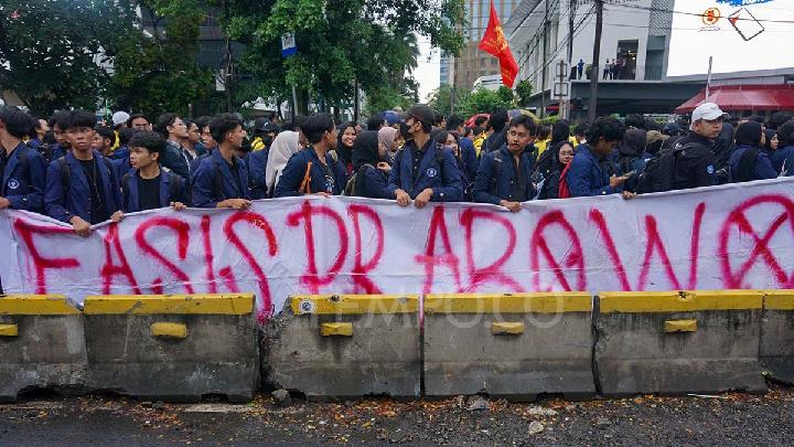 Pidato Jokowi Dibayar Tuntas Demo Mahasiswa Indonesia Gelap di Bawah Tirani Prabowo