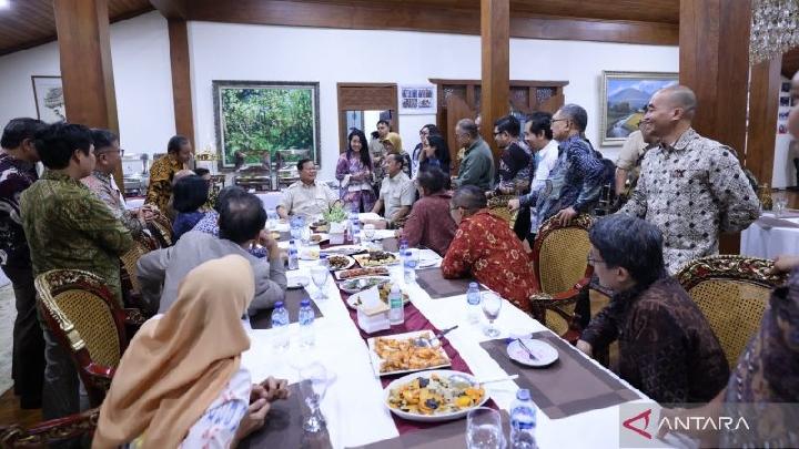 Prabowo Berdiskusi dengan Pemred Media 6 Jam Sehari Setelah Demo Indonesia Gelap