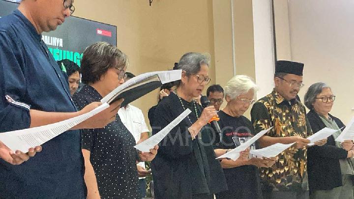Anak Bung Hatta, Sumarsih, hingga Pegiat Demokrasi Bacakan Petisi Tolak RUU TNI