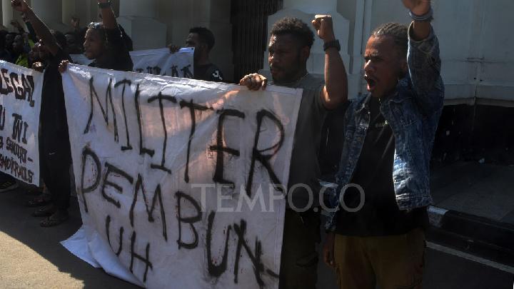 Aliansi Mahasiswa Papua Demo Tolak UU TNI di Bandung