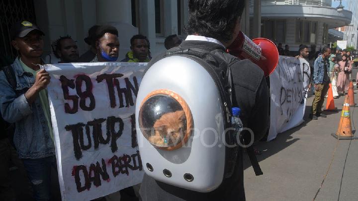 Aliansi Mahasiswa Papua Demo Tolak UU TNI di Bandung