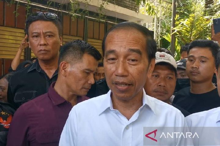 TPUA Heran Jokowi Larang Wartawan Mengambil Gambar Ijazahnya