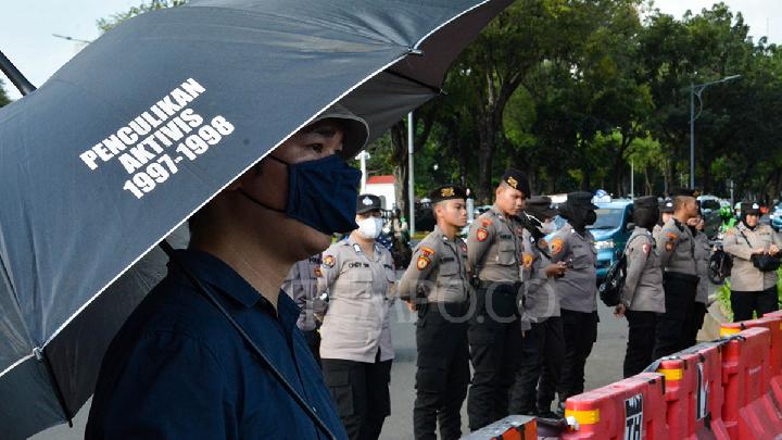 Aksi Kamisan ke-862: Aktivis Desak Pemerintah Hentikan Penulisan Ulang Sejarah