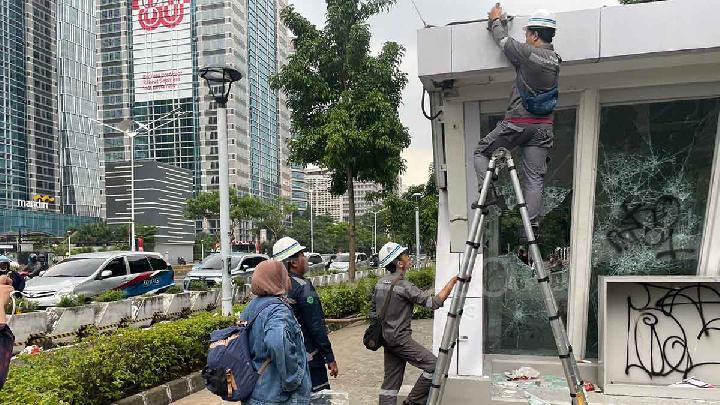 Massa Aksi Jarah CCTV Hingga Vending Machine MRT