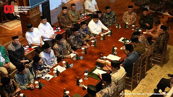 prabowo-ditemani-kepala-bin-dan-menhan-saat-diskusi-dengan-16-ormas-islam