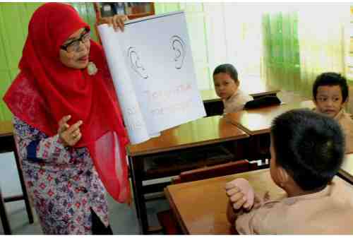 Viral Kisah Guru Honorer Bergaji 200 Ribu, Gimana Cara Ngaturnya?