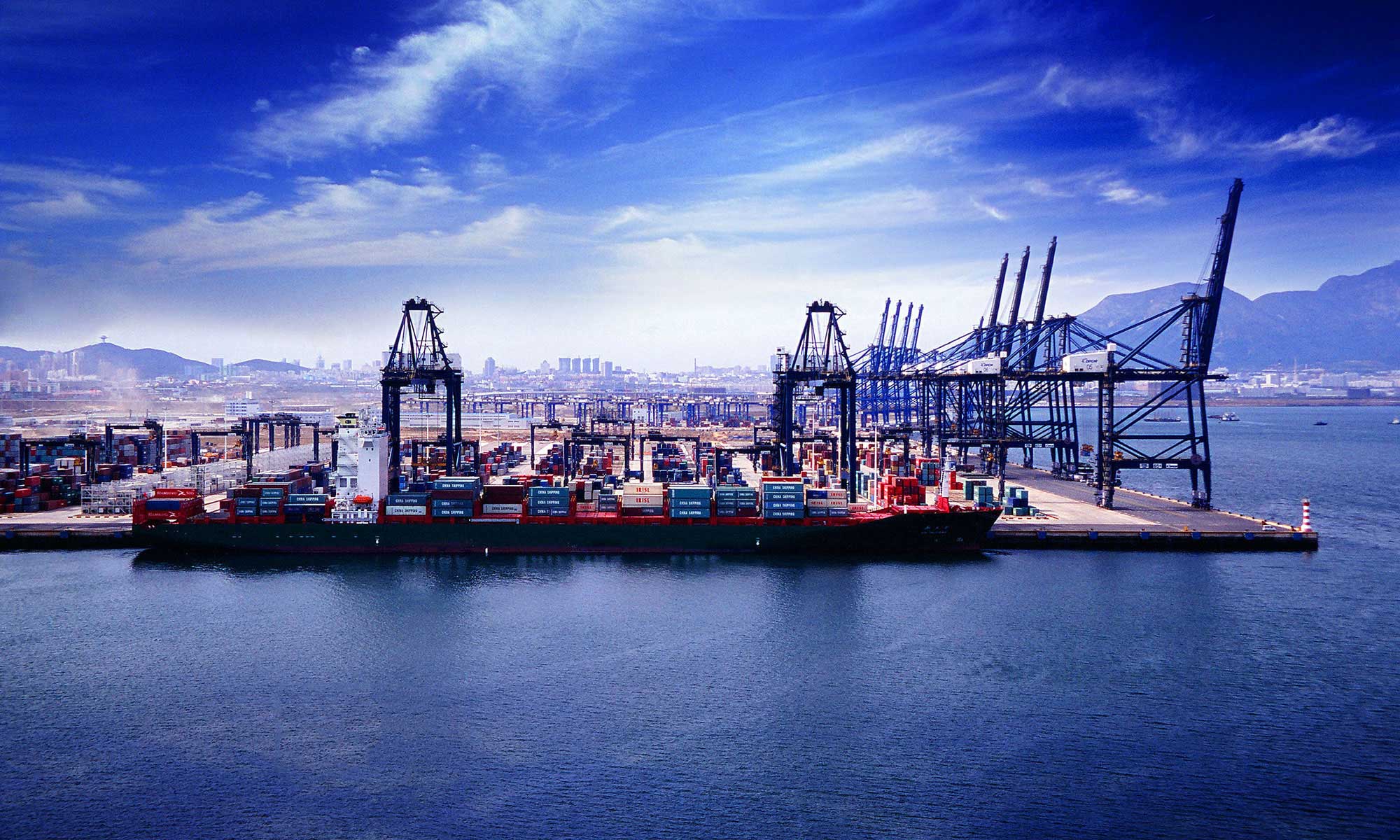 Порт на канале победа. Порт контейнерный терминал Китай. Порт Шанхай грузооборот. Порт Роттердам. Порт Jinzhou.