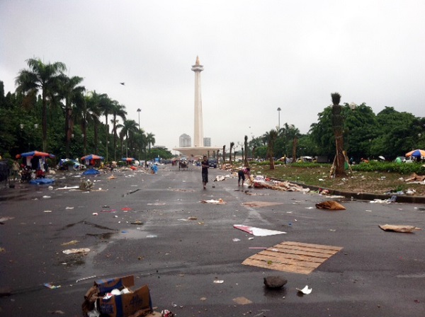 &#91;Ulah Panastak&#93; Ahok Pasrah Banyak Taman Rusak setelah Pawai dan Konser 3 Jari