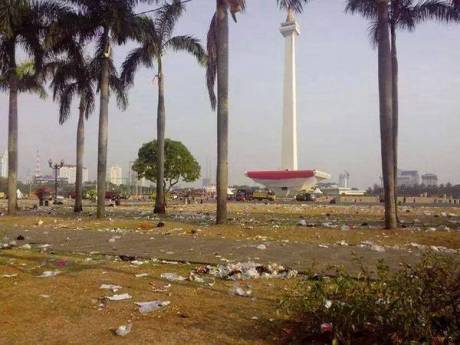 &#91;Ulah Panastak&#93; Ahok Pasrah Banyak Taman Rusak setelah Pawai dan Konser 3 Jari