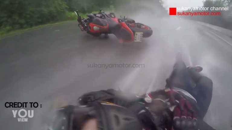Heroik, Seorang Biker Berhasil Menyelamatkan Kekasihnya dari Kecelakaan Fatal