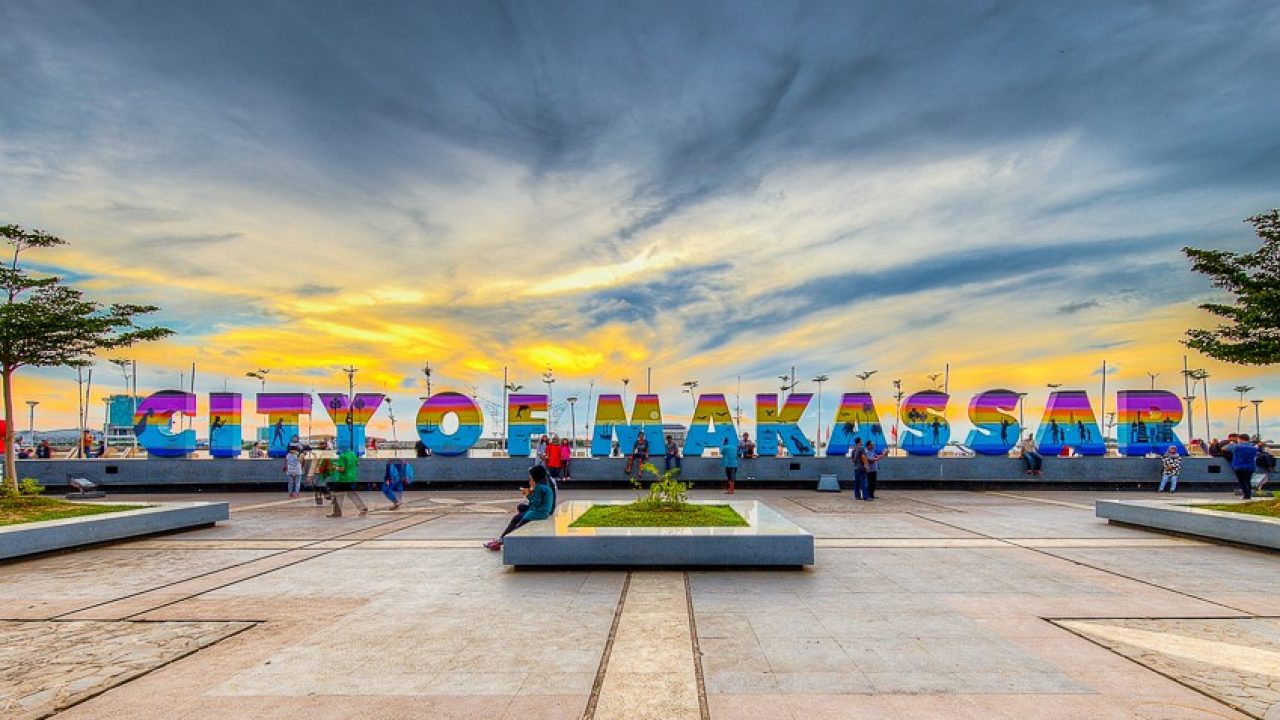 coc-travellers-yuk-cari-tahu--nikmati-keindahan-sunset-di-pantai-akkarena-makassar