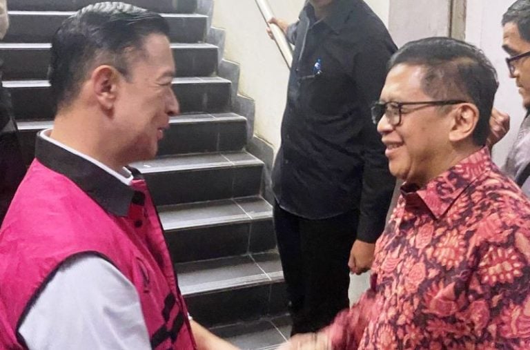 Hasto dan Tom Lembong Disebut sebagai Korban Kejahatan Rekayasa Politik